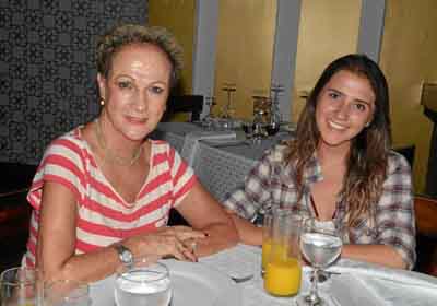 Lucía Londoño Salazar y Camila Giraldo Gómez compartieron en un almuerzo en el restaurante Vino y Pimienta.