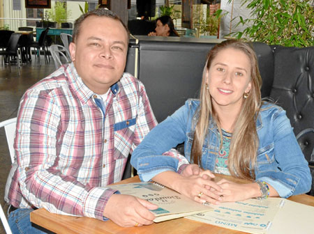 Los esposos John James Álvarez Valencia y Carolina Arias Castrillón almorzaron en el restaurante Dauntaun.