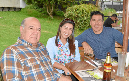 Luz Karime Arias Henao le dio la bienvenida a Enrique Escobar Najarro y José Escobar Echeverría, quienes llegaron provenientes d