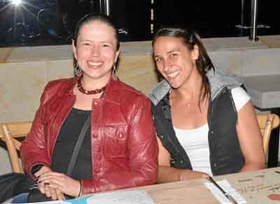 En el restaurante La Azotea compartieron Viviana Molina Osorio y Cristina Garcés Valencia.