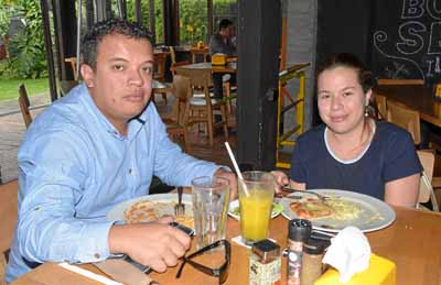 Los esposos Fernando Pareja Suárez y Margarita Pineda Hernández, se reunieron en el restaurante Il Forno.