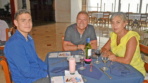 En un almuerzo en el Club Manizales le celebraron el cumpleaños a Mateo Londoño Ramírez sus padres, Leonidas Londoño Granada y L