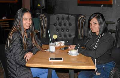 Jéssica Hincapié González y Greidi Ríos Mejía compartieron en una comida en el restaurante Dauntaun.