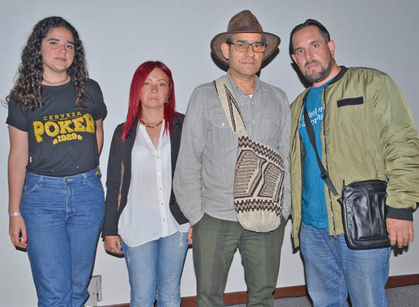 Angie Vargas Perilla, Elsa Victoria Marín Pulgarín, Marco Elías Ospina Murillo y Moisés Mayán Fernández, poeta cubano. 