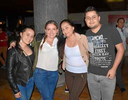 Alejandra Aguirre Giraldo, Paula Gómez Giraldo, María del Socorro Giraldo y Juan Camilo Tangarife Giraldo.