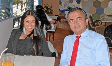 Los docentes Carolina Soler Millán y Juan Carlos Yepes Ocampo se reunieron en un almuerzo de trabajo en L’Atelier.