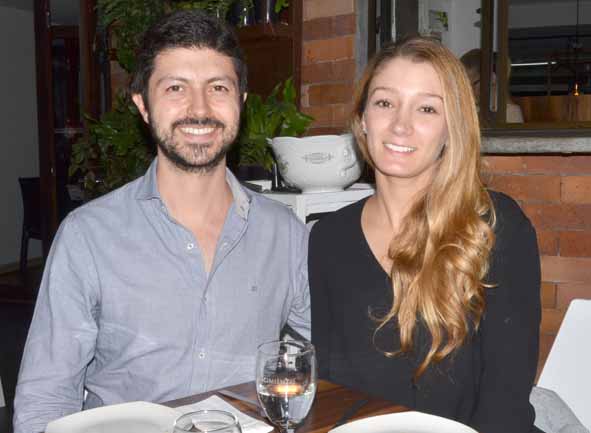 En el restaurante Ednia Andrés Gómez Gallego le celebró el cumpleaños a Ana María Gómez Ossa, en una comida.