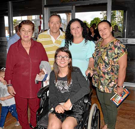 María Erenia Alzate de Gómez, Héctor Andrés Jiménez Alzate, Ana María Gómez Alzate, María Teresa Gómez Alzate y Sofía Jiménez Gó