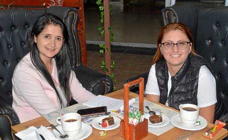 En el Dauntaun se reunieron por trabajo Diana Sánchez Londoño y Mónica Londoño.