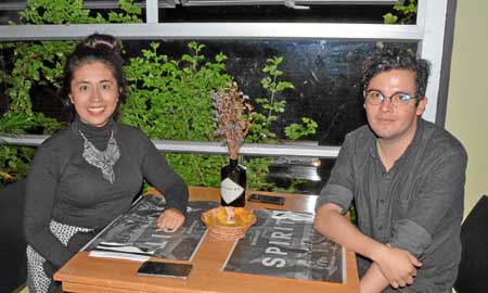 En Buffalo Serrano se reunieron Luisa Fernanda Ortegón Sepúlveda y Jeff Ruiz Rave.