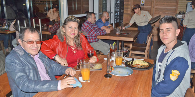Iván Abasolo Guerrero, Liliana Erazo Muñoz y Cristian Alexis Abasolo Erazo.