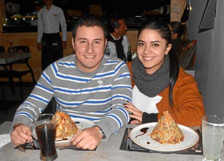 En el restaurante Keisaki se reunieron Julián Zuluaga López y Luisa María Gallego Quintero.