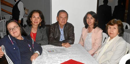 Luisa María Díaz Cárdenas, Irma Cárdenas Henao, Néstor Pineda Echeverri, Gloria Patricia Cárdenas Henao y Yolanda Henao de Cárde