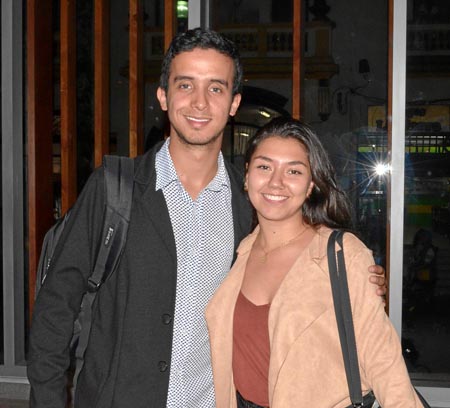 Durante el concierto que se ofreció en el Centro Cultural Banco de la República aparecen: Esteban Hoyos Jaramillo y Natalí Santa