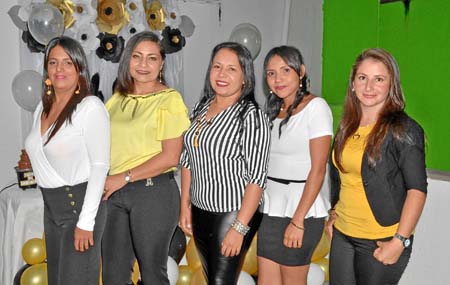 Lorena García Muñoz, Adriana Muñoz Osorio, Catherine Segura Arango, Martha Liceth Calle Bocanegra y Claudia Liliana Castaño Hern