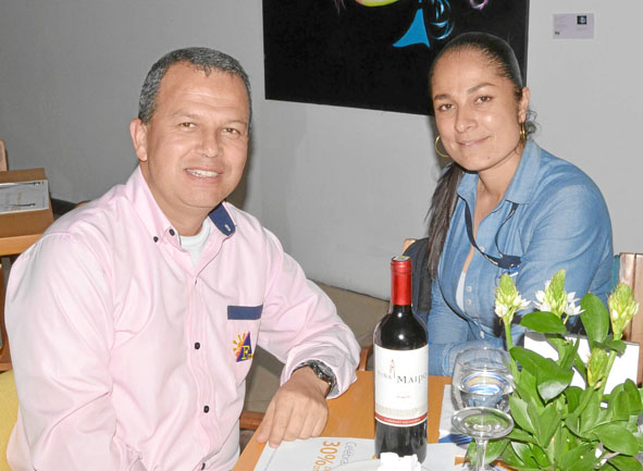 Antonio José Osorio Giraldo y Gloria Botero Loaiza se reunieron en un almuerzo en el restaurante Planta del Hotel Pop Art Las Co