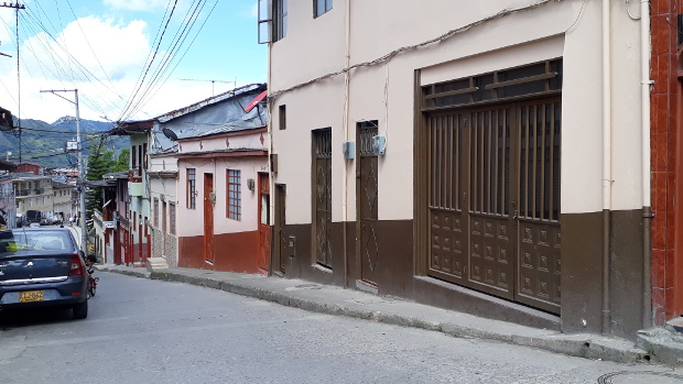 En la carrera 7ª. con calle 8ª. de Aranzazu, se ubicaba la cacharrería de Luz Dary. Dentro de ella, el 12 de noviembre del 2017,