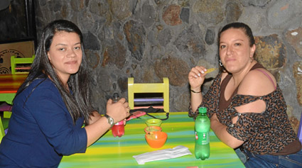 En el restaurante El D.F. Comida mexicana se reunieron Ibone Johana Toro y Yaneth Montoya Zuluaga.