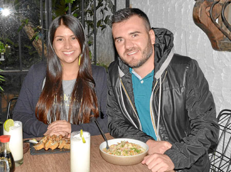 Eduardo Uribe García celebró el cumpleaños de Alejandra Hurtado Flórez en el restaurante Komo Asian Concept.