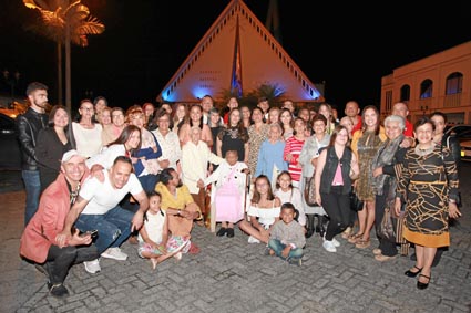 Hijos, nietos, bisnietos y amigos acompañaron a Alicia Castrillón en la celebración de su centenario.