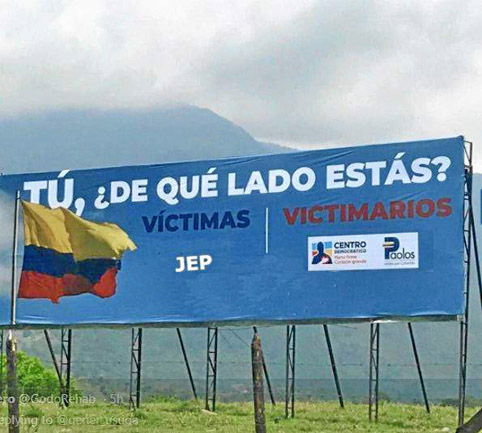 Con vallas instaladas en Antioquia, el Centro Democrático ataca la JEP. Usuarios de redes sociales que apoyan el acuerdo de paz 