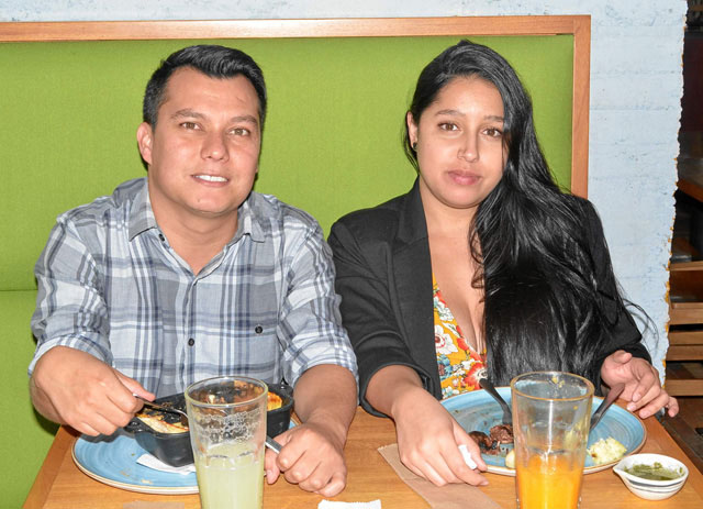 Manuel Felipe Cardozo Jaramillo y Juliana Montes García compartieron en el restaurante La Farfalla.