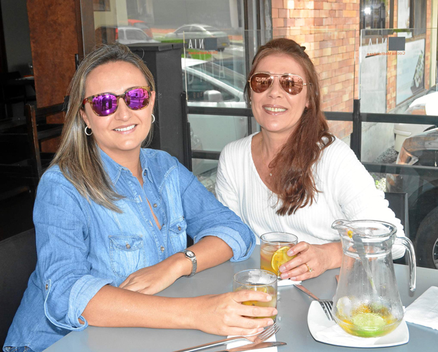 En el restaurante Ednia estuvieron Natalia Estrada Jaramillo y Gloria Cuartas Estrada.
