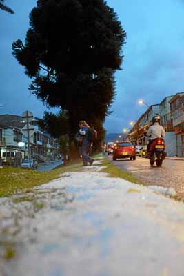 La calle 67 con carreras 7, 9 y10 de la Sultana se convirtió en un tapete blanco de bienvenida para sus habitantes.