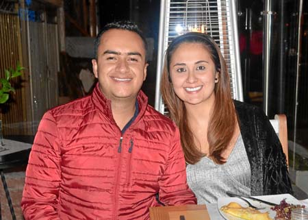 En El Bistro se reunieron en una comida Juan Camilo Grisales Pineda y Daniela Ramírez Zárate.
