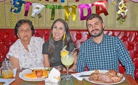 En Candelaria se ofreció un almuerzo, para felicitar a Esneda Serna Orozco, Viviana Herrera Serna y Alejandro López López.
