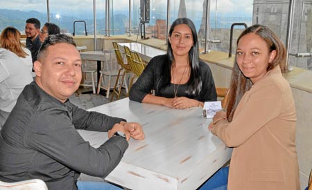 Sebastián Zapata López y Luis Fernanda Noreña López homenajearon a Susana López con un almuerzo en La Azotea.