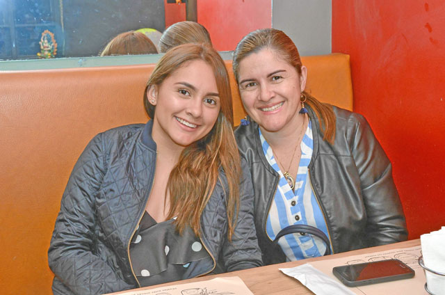 Luisa Fernanda Ramírez Escobar y Carolina Escobar Mejía cenaron en el restaurante Buffalo Republic.