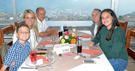 Simón Giraldo Castaño, María Cecilia Castaño Montes, Juan Carlos Giraldo Betancurth, Rodrigo Castaño Álvarez y Sofía Giraldo Cas