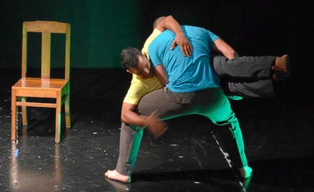 El grupo Danza Común, de Bogotá, se presentó en el Teatro El Escondite con la obra Tumpacté.