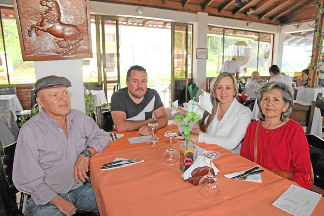 Gilberto Quintero Rivera, Daniel Quintero Capera, Eugenia Quintero Capera y Ruby Capera Loaiza. 