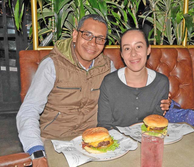 Alirio Suárez Rúa y Eliana Ramírez Zabala se reunieron en el restaurante Cortesana.