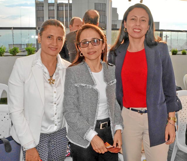 Ángela Vásquez Escobar, Yalile Toro López y Olga Cecilia Cárdenas.