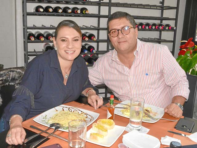 En la sede El Cable del Club Manizales compartieron en un almuerzo María Alejandra Gómez Uribe y Luis Roberto Rivas Montoya.