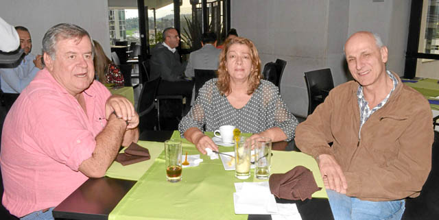 Hernán Ocampo Mejía, Juliana María Hoyos y Álvaro Jaramillo Mejía se reunieron en un almuerzo la sede El Cable del Club Manizale