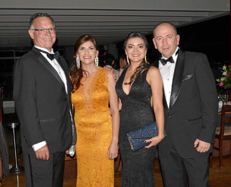 Larry Chismar, Luisa Fernanda Díaz Peláez, Silvia Buriticá Aguirre y Leonardo Díaz Peláez.