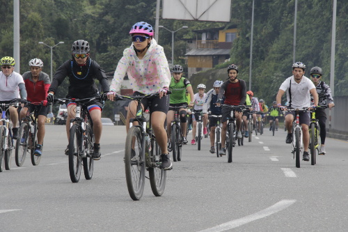 En la carretera Panamericana se pasó de ver camiones a un grupo de ciclistas.