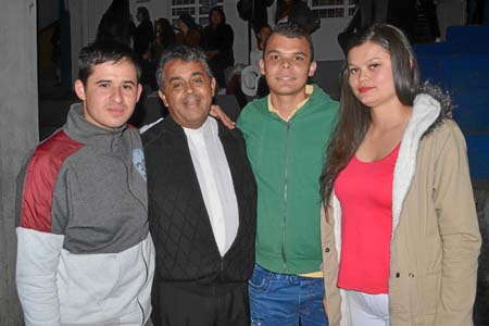 Jonathan Gabriel López López, presbítero Gustavo García García, Jerson David Jaramillo Becerra y Jéssica Andrea Jaramillo Becerr