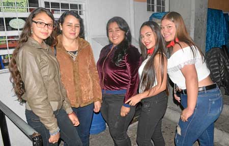 Tatiana Henao Serna, Luz Amparo Serna López, Jenny Marcela Osorio Quintero, Manuela Valencia Osorio y Luisa Fernanda García Varg