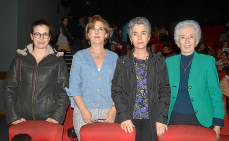 Ana María Vélez García, Alba Lucía Vélez Arango, Patricia Eugenia Vélez Arango y Elsie Estrada Montoya.