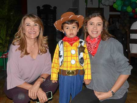 María Isabel Pinzón Gómez, Gerónimo de Mares Araque y Mariana Araque Pinzón.