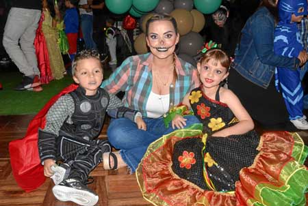 Pedro Gómez Roldán, Ángela Roldán Pérez y Guadalupe Gómez Roldán.