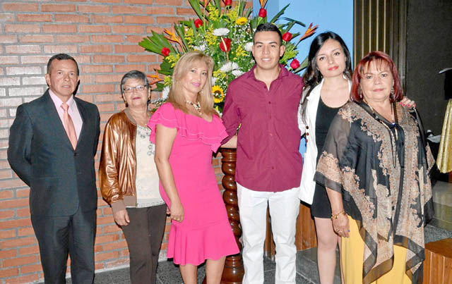 Gabriel Chacón Vargas, Gilma Valencia Alzate, Adriana Patricia Valencia Alzate, maestra distinguida del Colegio de Cristo; Juan 
