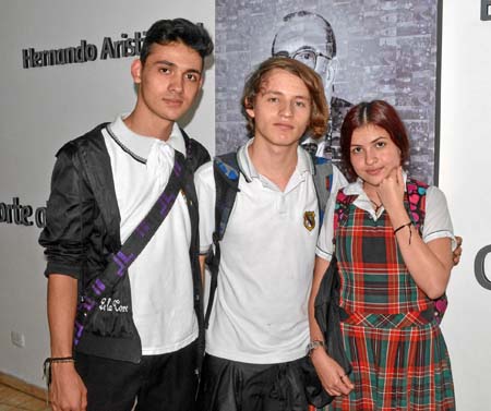 Julio César de la Torre Gómez, Valentina Jaramillo Valencia y Luisa de la Torre Gómez.