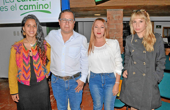 Naty Selva, Fernando Cano, Anna Bahena Obando y Valentina Montes Gutiérrez.