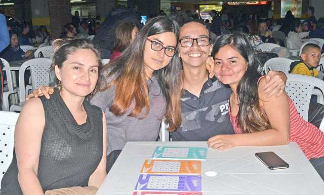 Flor Emilse Osorio Bonilla, Dayana Carvajal Osorio, Steven Giraldo Londoño y Valentina Carvajal Macías.